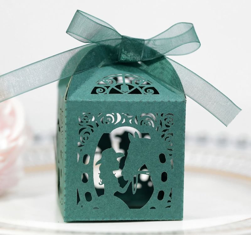 Simple Creative Wedding Hollow Girl And Horse Pattern Chocolate Candy Packaging Box